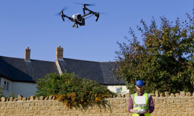 Immobilier : acheter un drone ou travailler avec un pilote professionnel ?